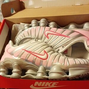 Nike Women's Shox TL Metallic Platinum/ Pink Sicle Size‎ 7.5 NEW In Box